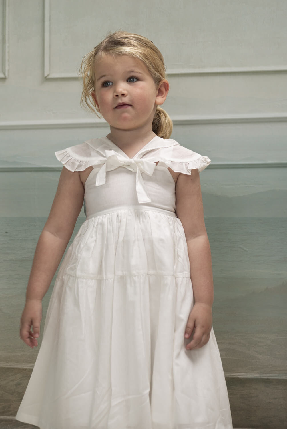 Vestido de tirantes largo con capita y volantes Cosmosophie