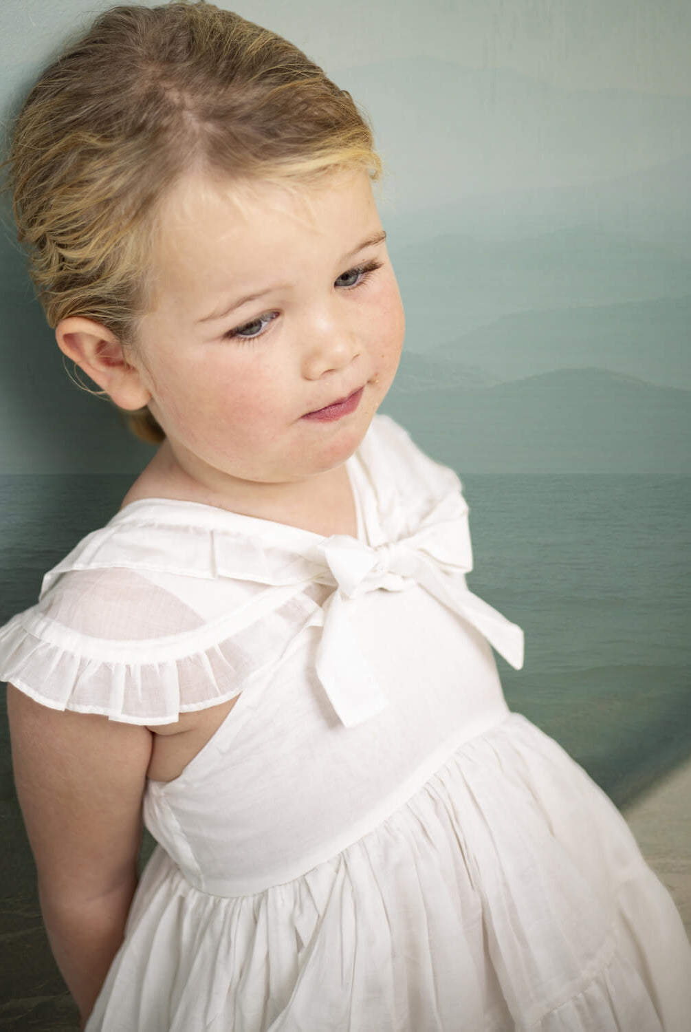 Vestido de tirantes largo con capita y volantes Cosmosophie