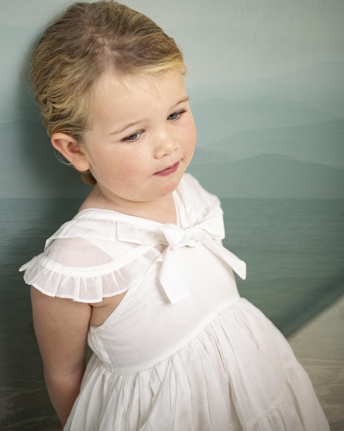 Vestido de tirantes largo con capita y volantes Cosmosophie