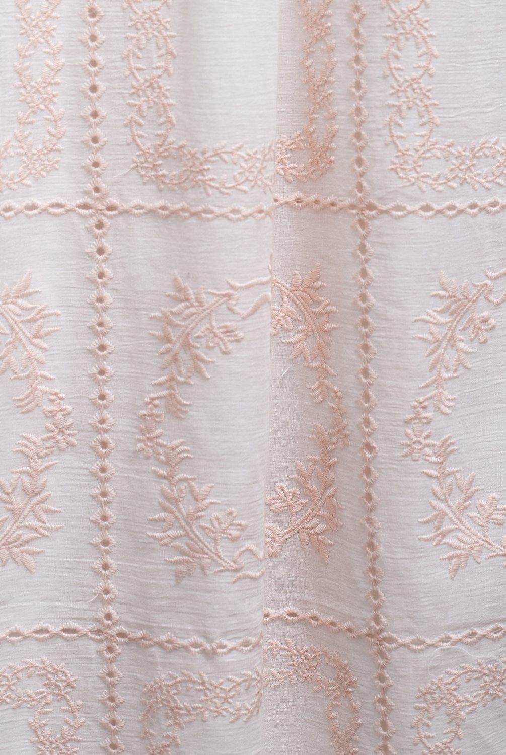 Ranita de bebe tirantes bambula bordada en blanco y rosa Cosmsophie