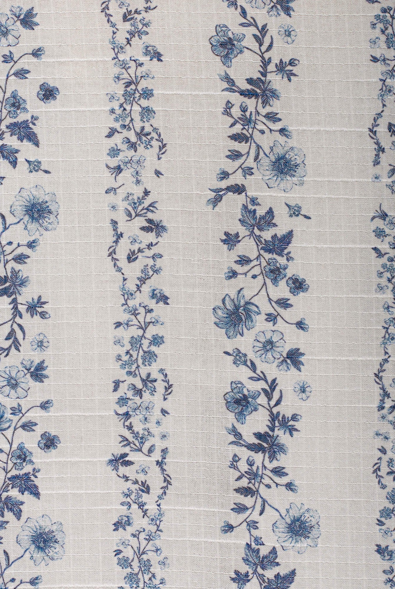 Conjunto para niña teen adolescente de blusa y falda, invitada a boda o primera comunion de flores azules Cosmosophie.