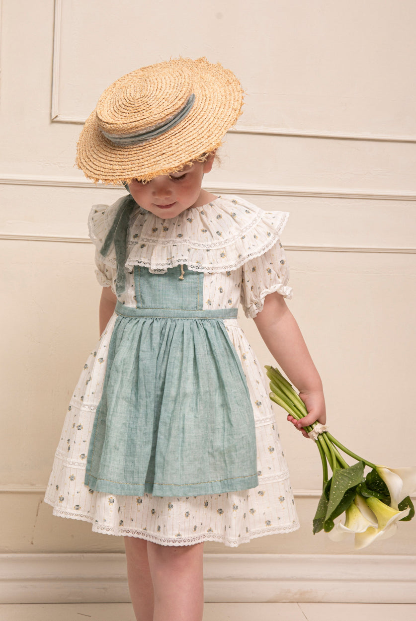 Traje Arras Flores con delantal Yves de Cosmosophie