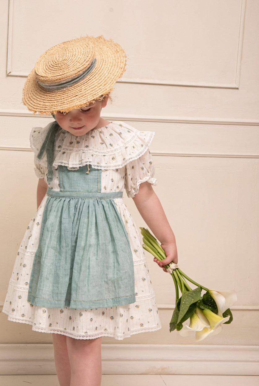 Traje Arras Flores con delantal Yves de Cosmosophie