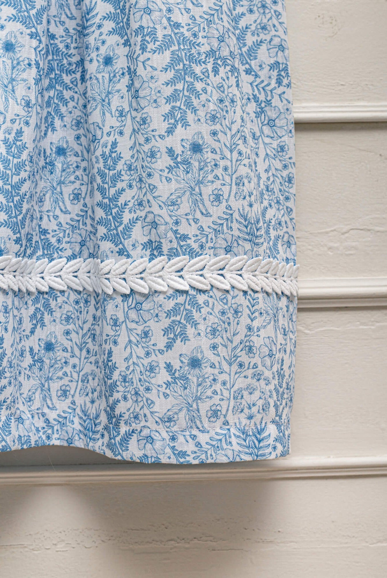 Vestido de tirantes de flores azules cosmosophie