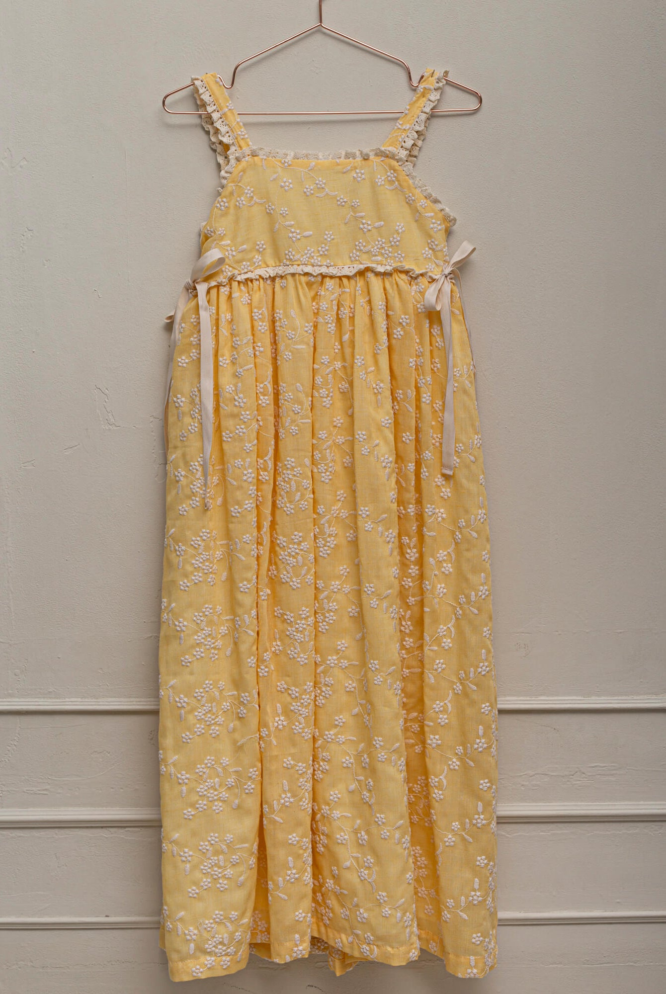 Vestido bordado amarillo Cosmosophie