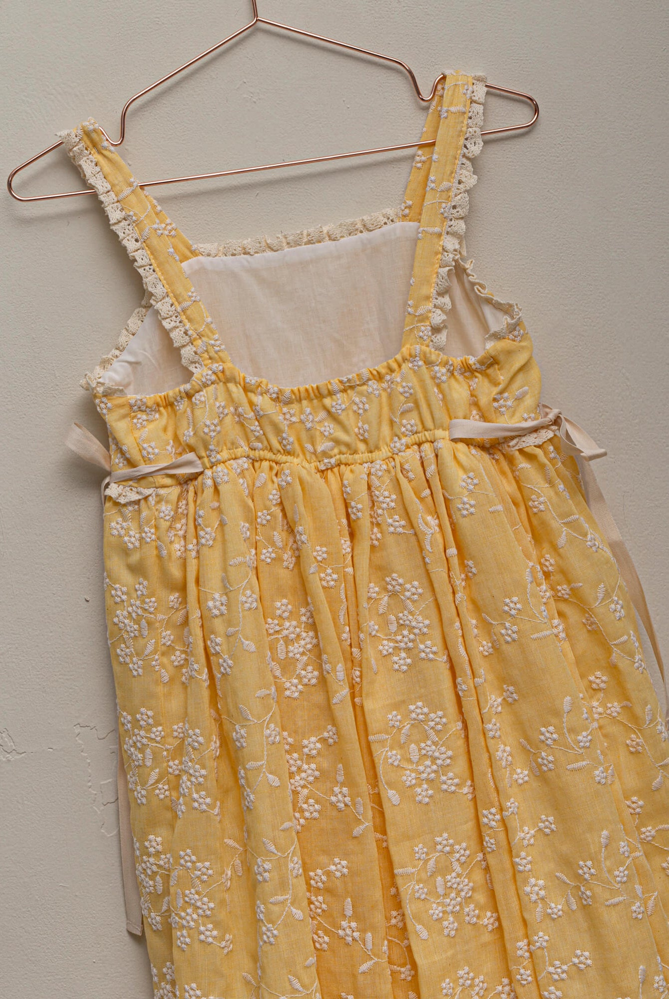 Vestido bordado amarillo Cosmosophie