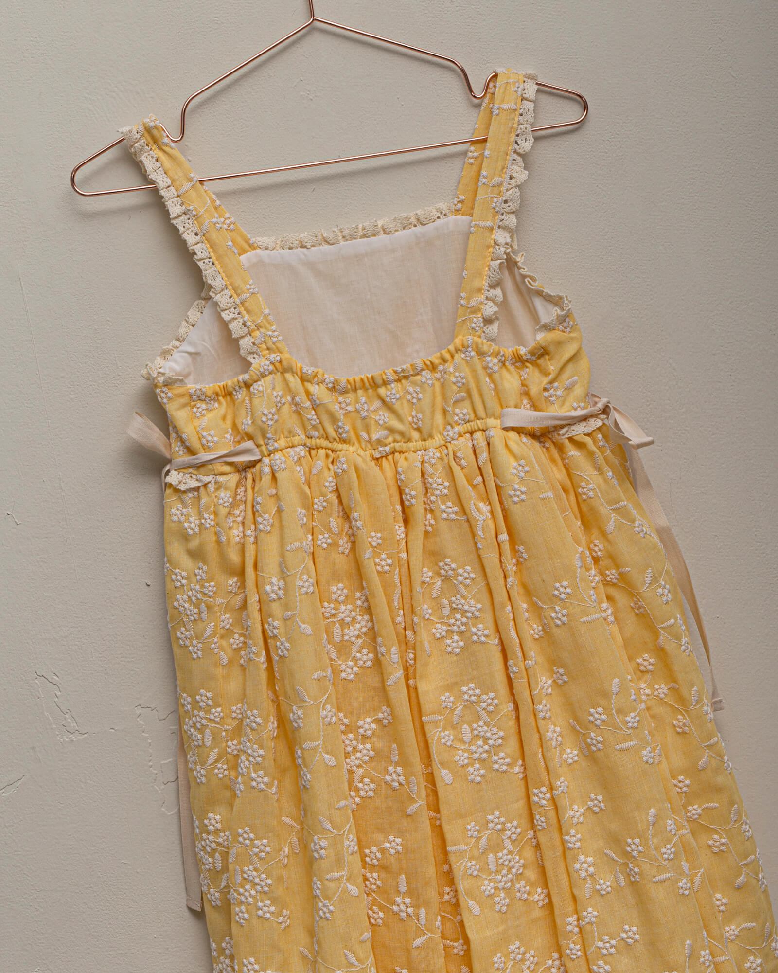 Vestido bordado amarillo Cosmosophie