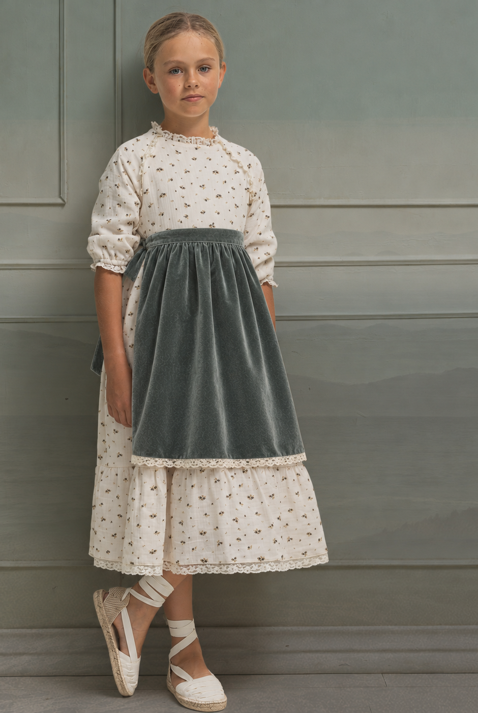Delantal para combinar con nuestros trajes de arras en terciopelo. Cosmosophie