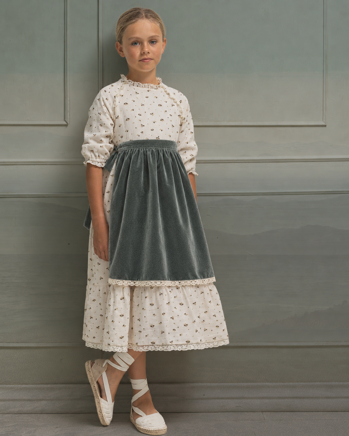 Delantal para combinar con nuestros trajes de arras en terciopelo. Cosmosophie