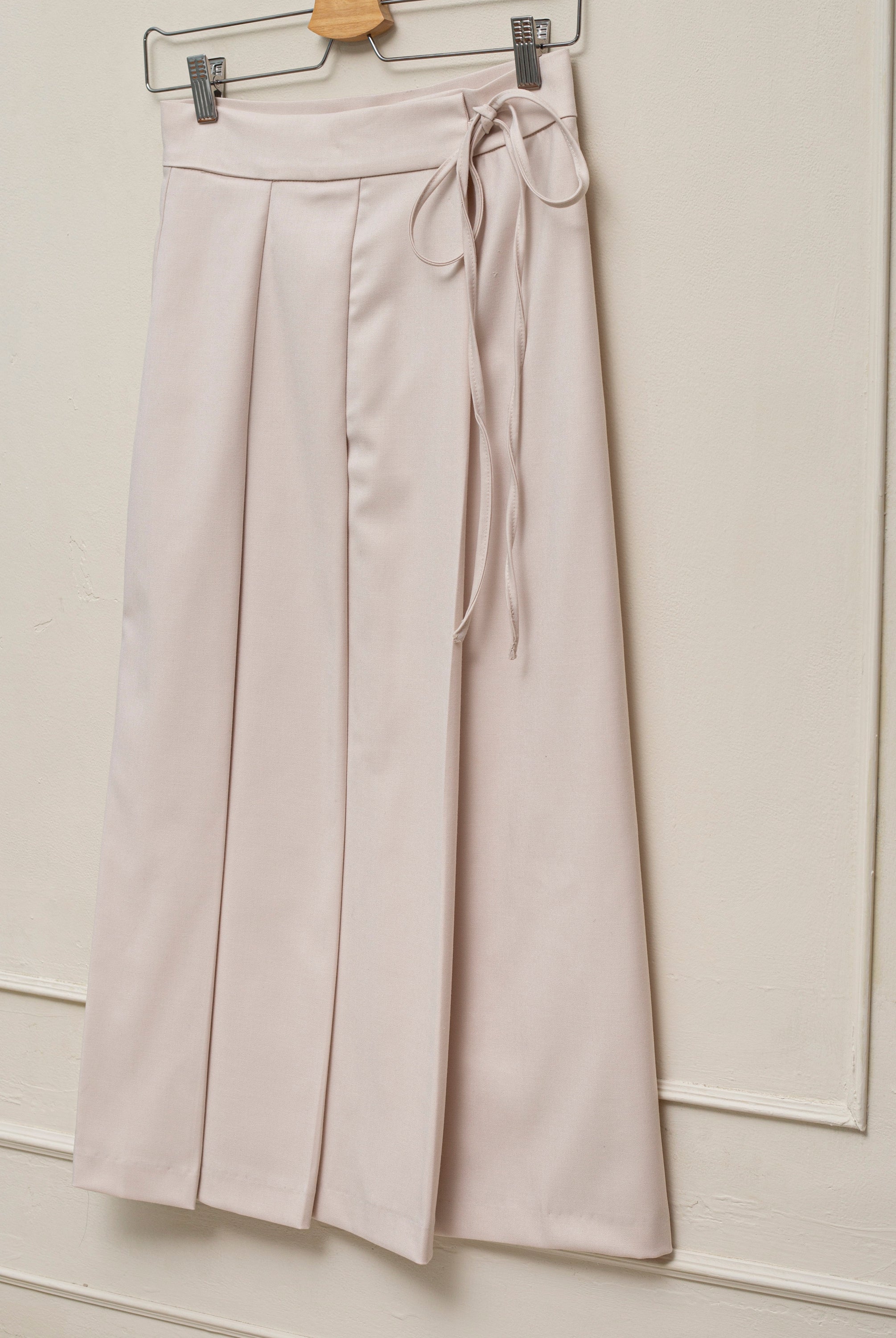 Falda beige plisada para adolescente