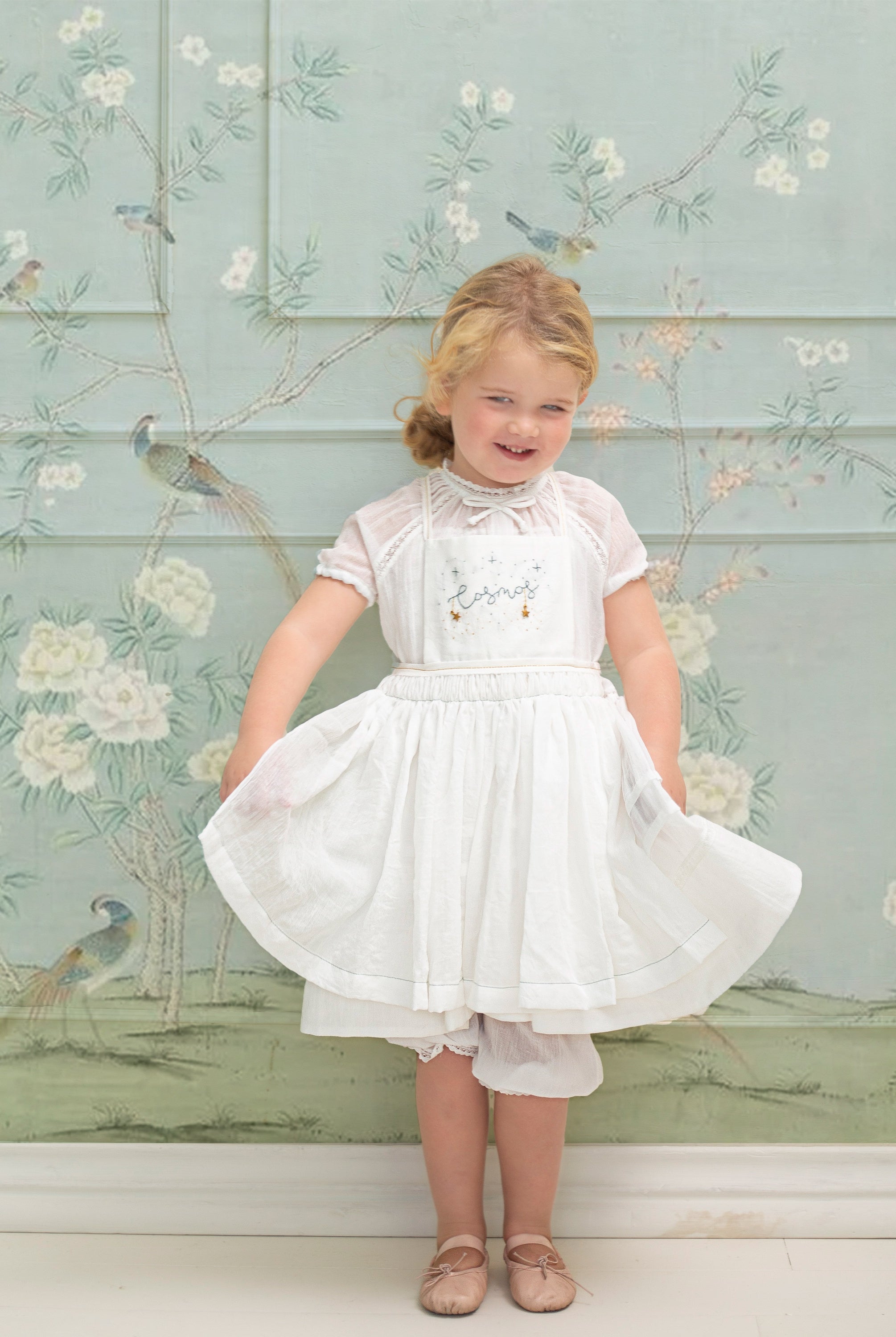 Delantal para traje de arras bordado de mano de cosmosophie