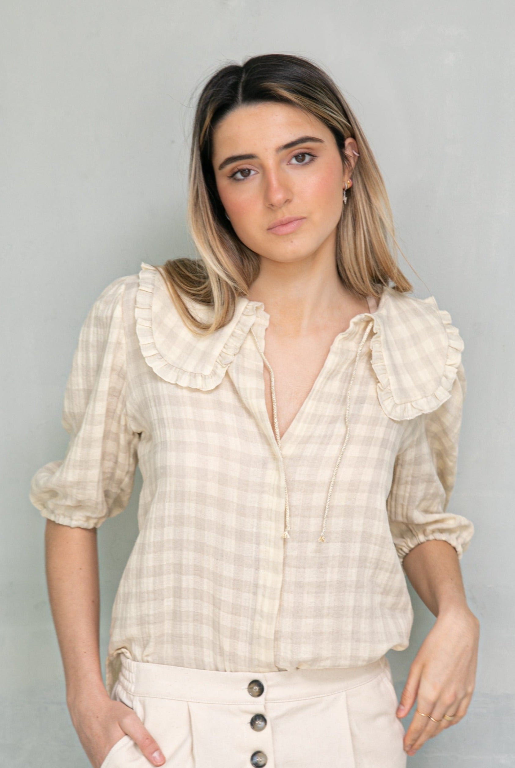 Lady Di Shirt, old fashioned in gignham double gauze cotton. Huge peter pan collar.