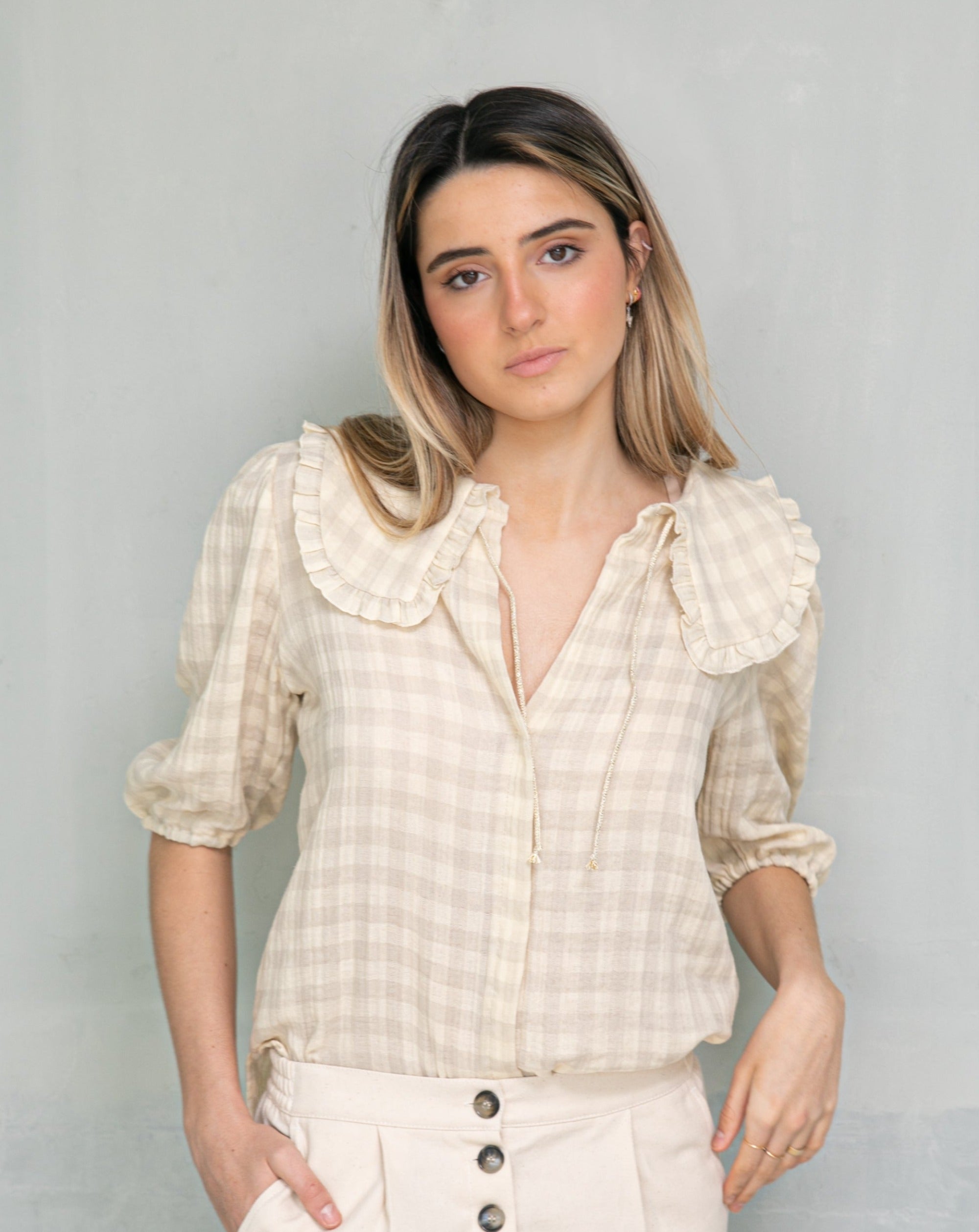 Lady Di Shirt, old fashioned in gignham double gauze cotton. Huge peter pan collar.