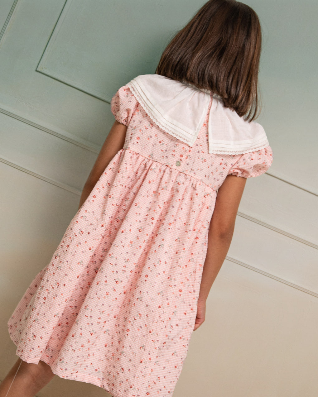 Vestido vichy rosa con cuello blanco. Cosmosophie