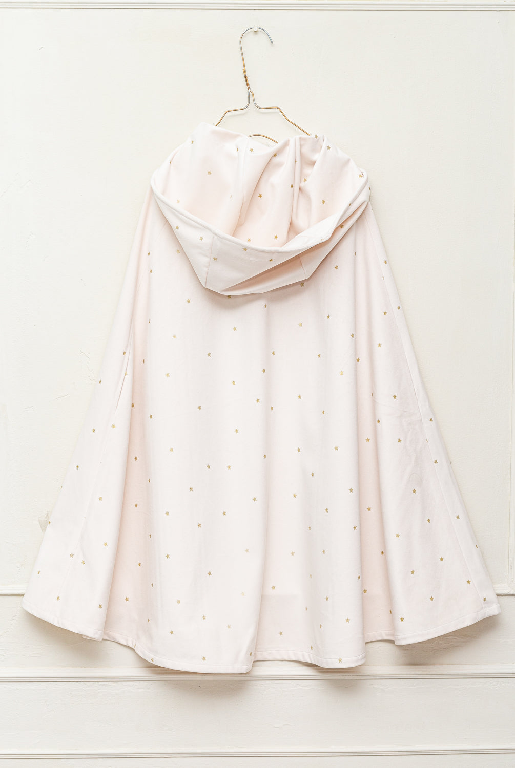 Disfraz capa de terciopelo con estrellas en Oro