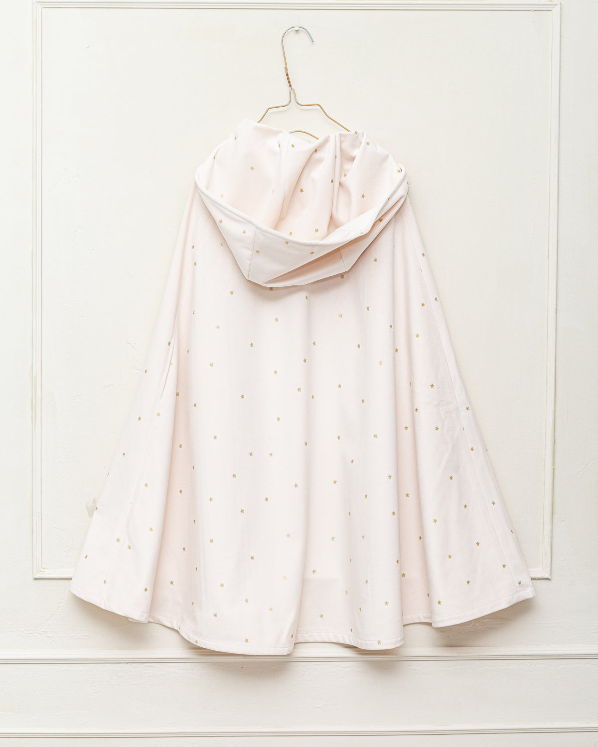 Disfraz capa de terciopelo con estrellas en Oro