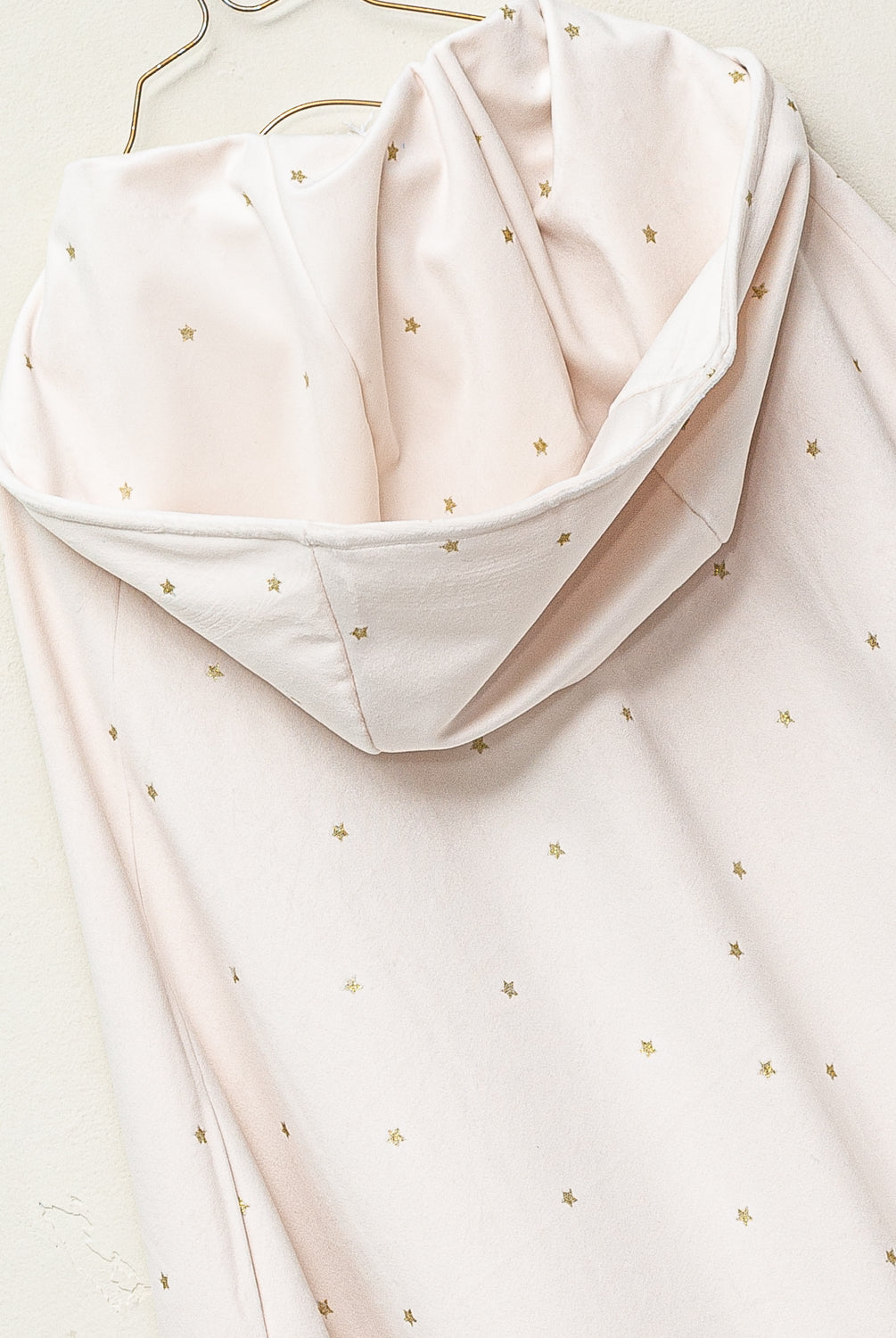 Disfraz capa de terciopelo con estrellas en Oro