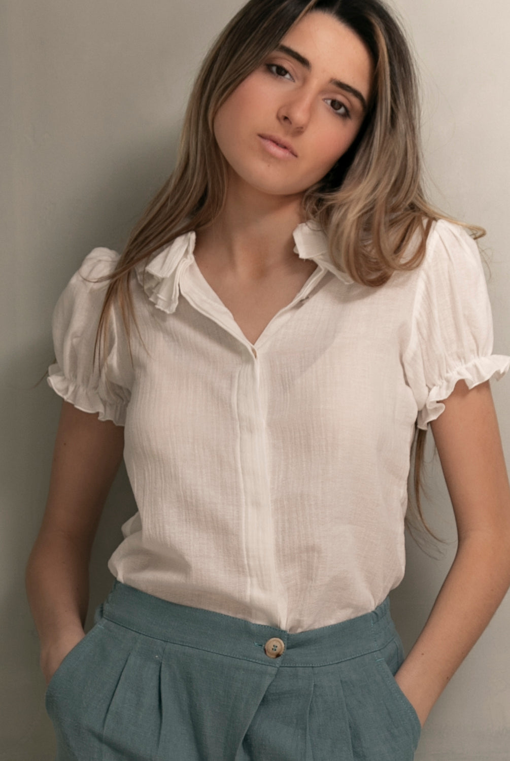 Blusa mujer con cuello de volantes