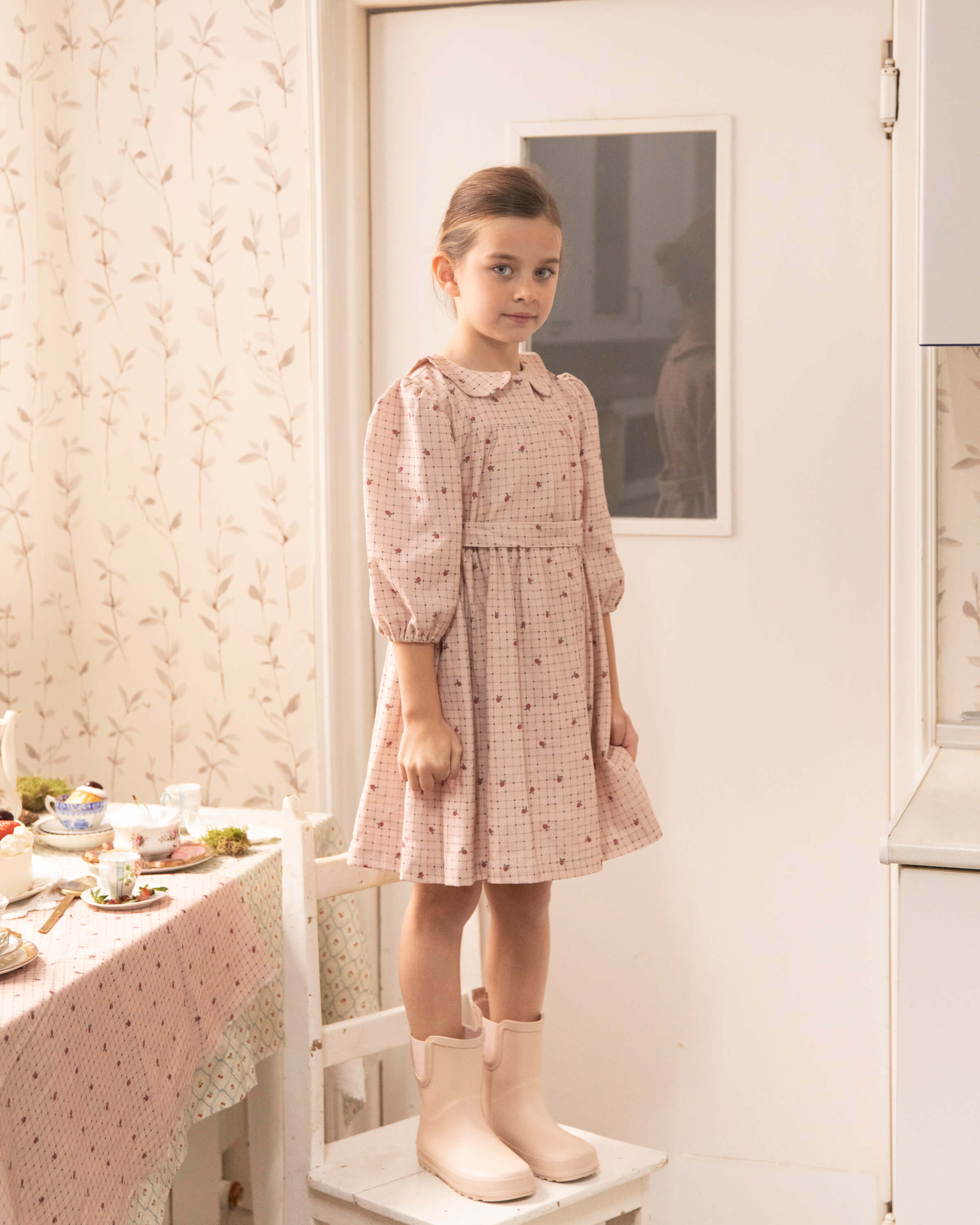 Vestido vichy rosa con fresas Chaumont de Cosmosophie