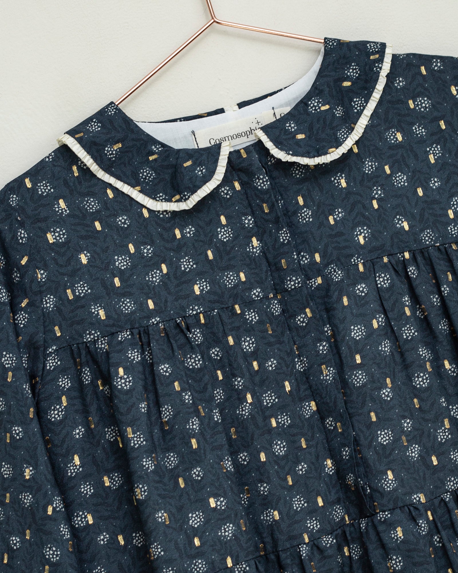 Vestido azul noche con flores y oro Cosmosophie