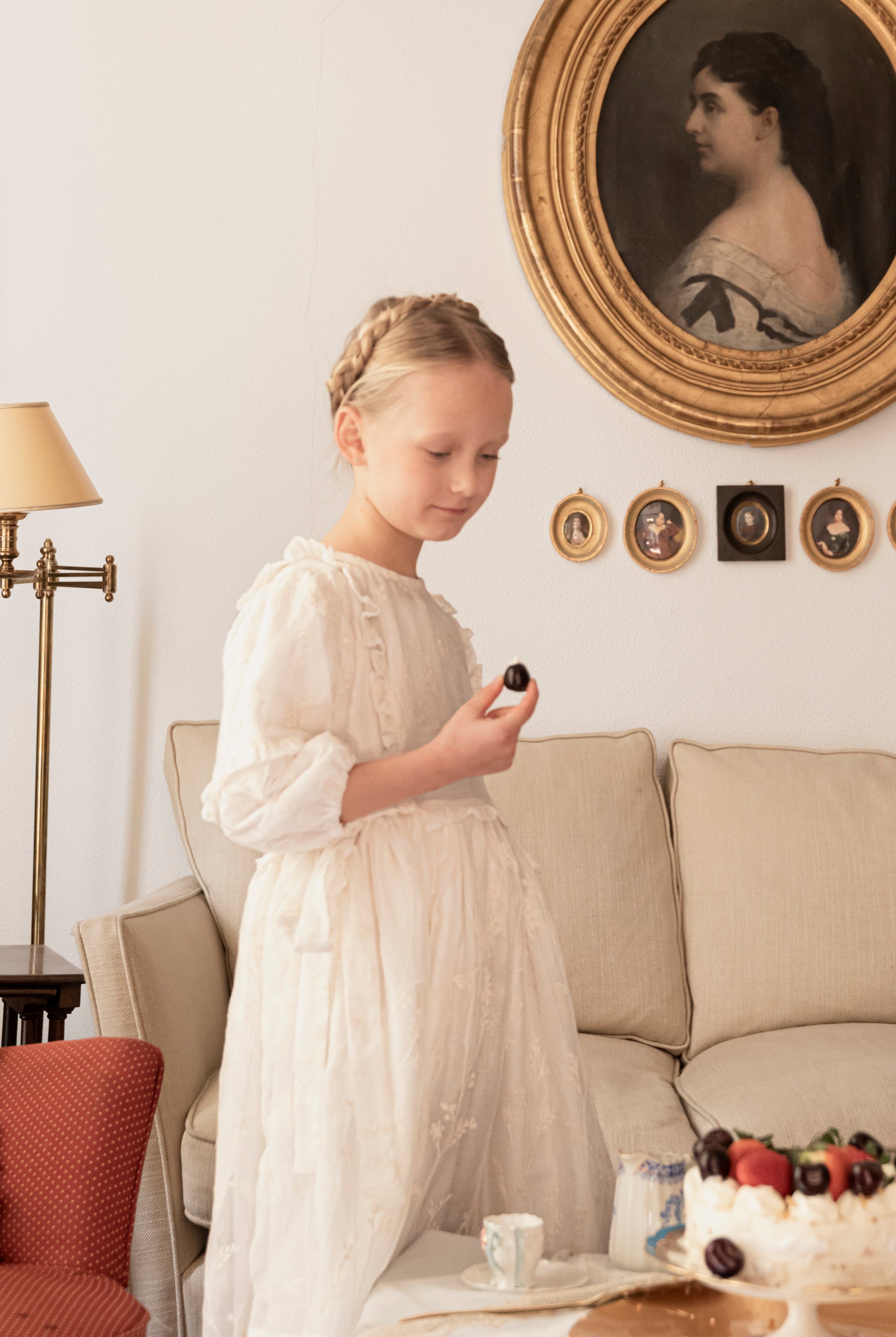 Vestido beige tejido bordado Cosmosophie