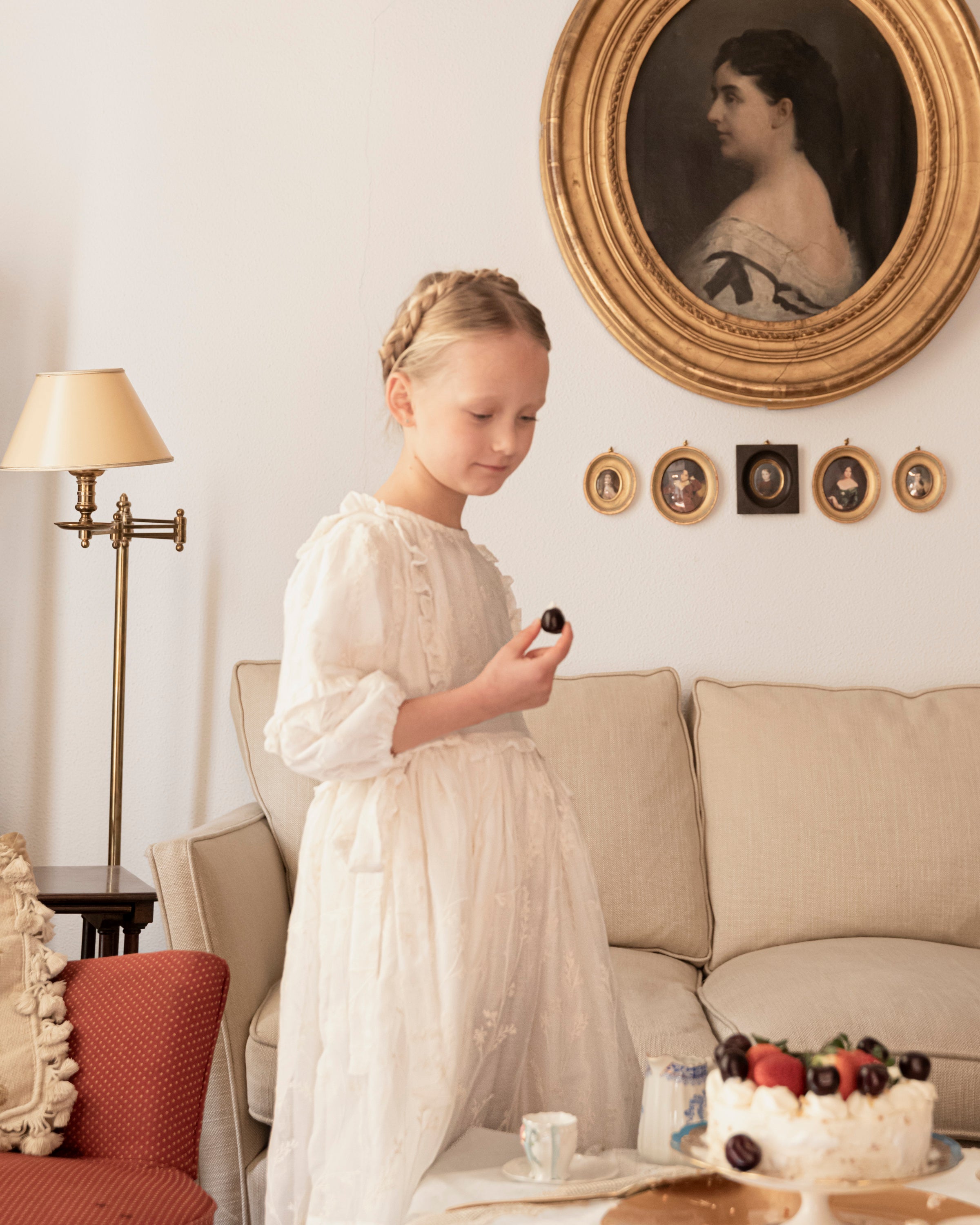 Vestido beige tejido bordado Cosmosophie