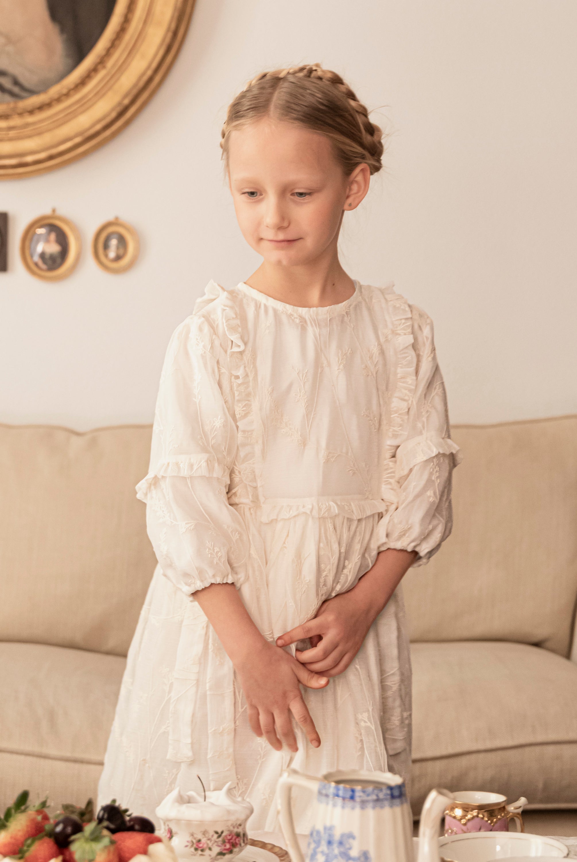 Vestido beige tejido bordado Cosmosophie