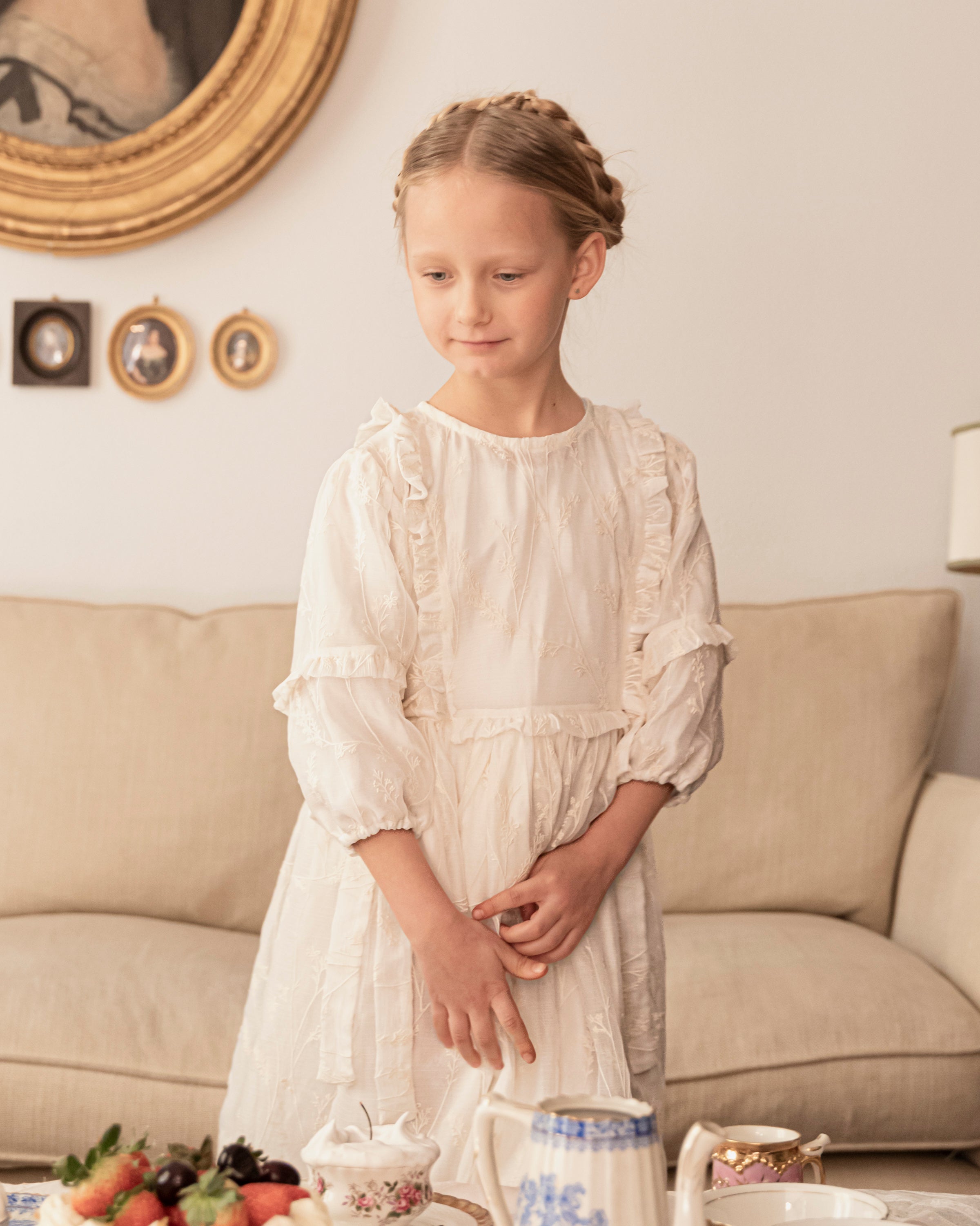 Vestido beige tejido bordado Cosmosophie