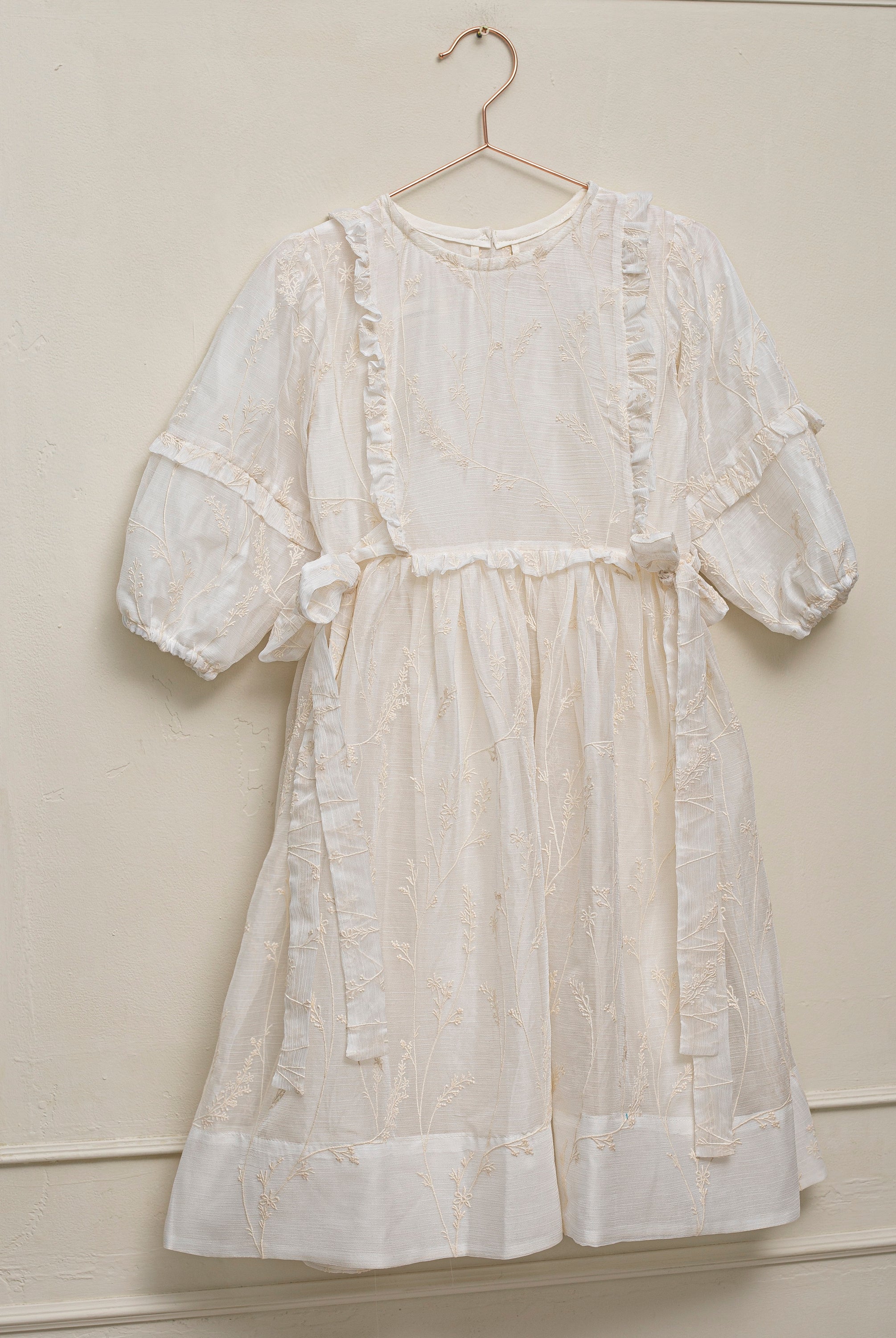 Vestido beige tejido bordado Cosmosophie