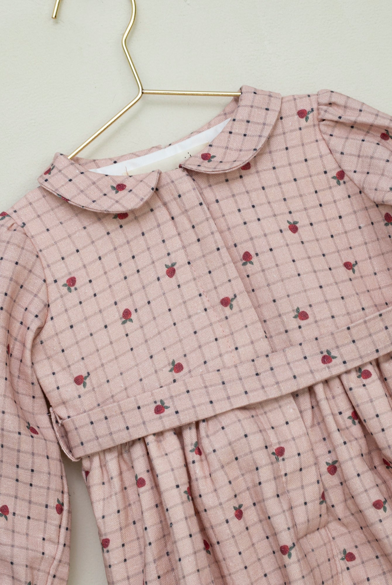 Ranita de bebe rosa con fresas Chaumont de Cosmosophie