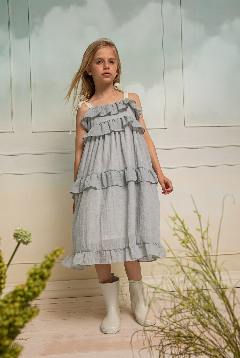 Vestido elegante adolescente en gris claro tirantes Cosmosophie