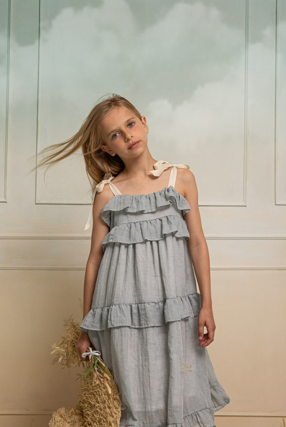 Vestido elegante adolescente en gris claro tirantes Cosmosophie