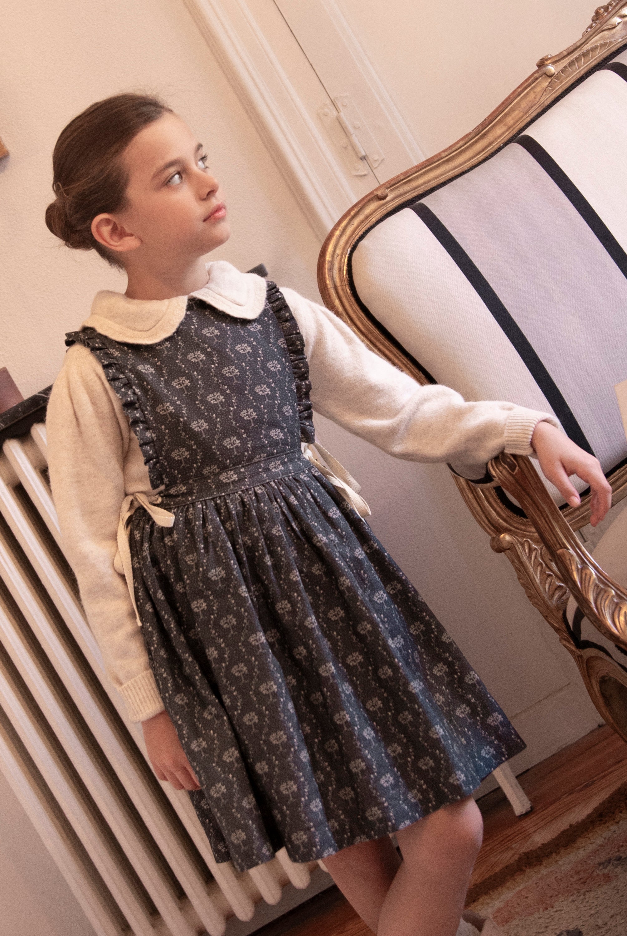 Pichi Hermes de lino azul marino con estampado de arboles de Cosmosophie.