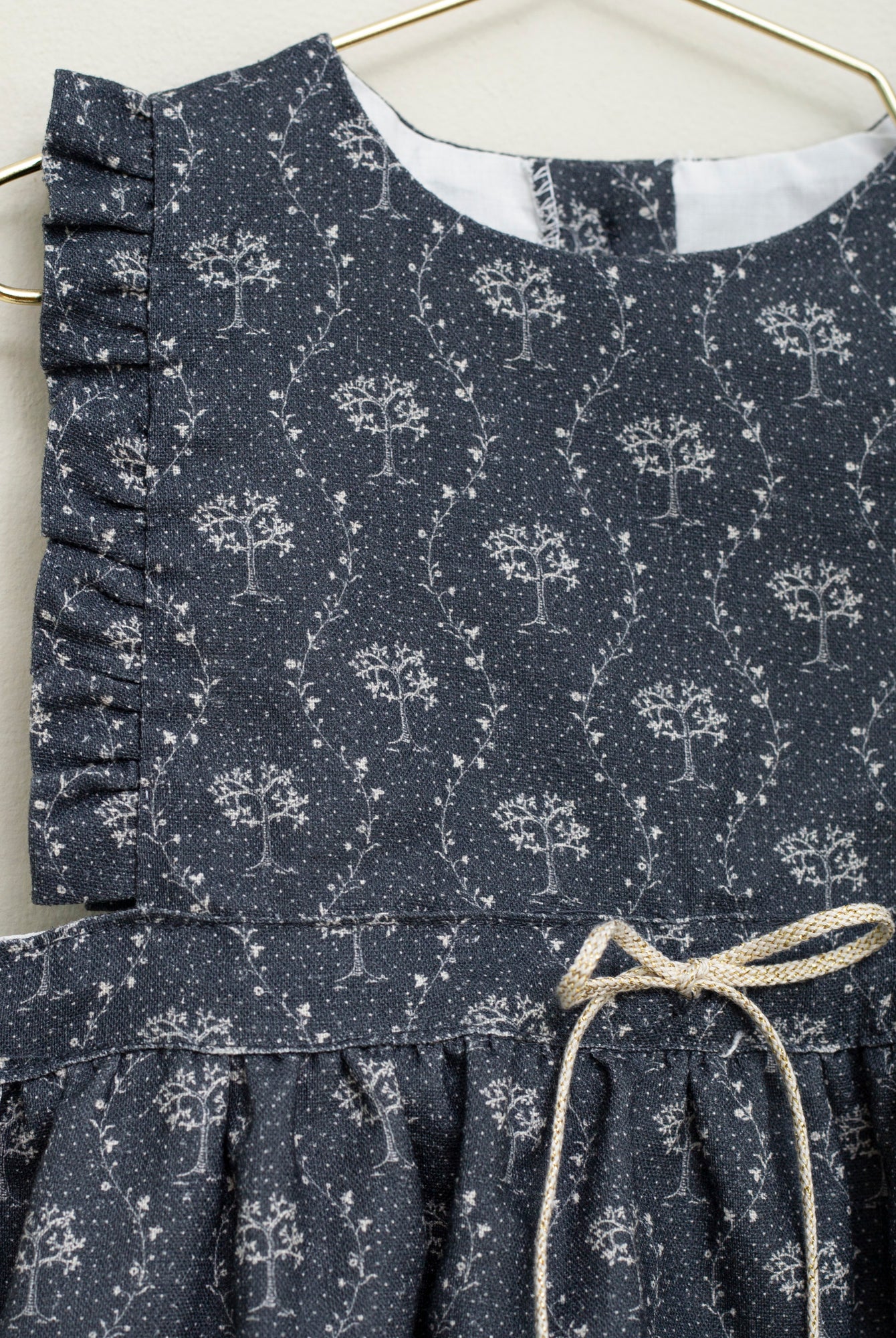 Ranita pichi bebe azul noche con arbolitos de Cosmosophie