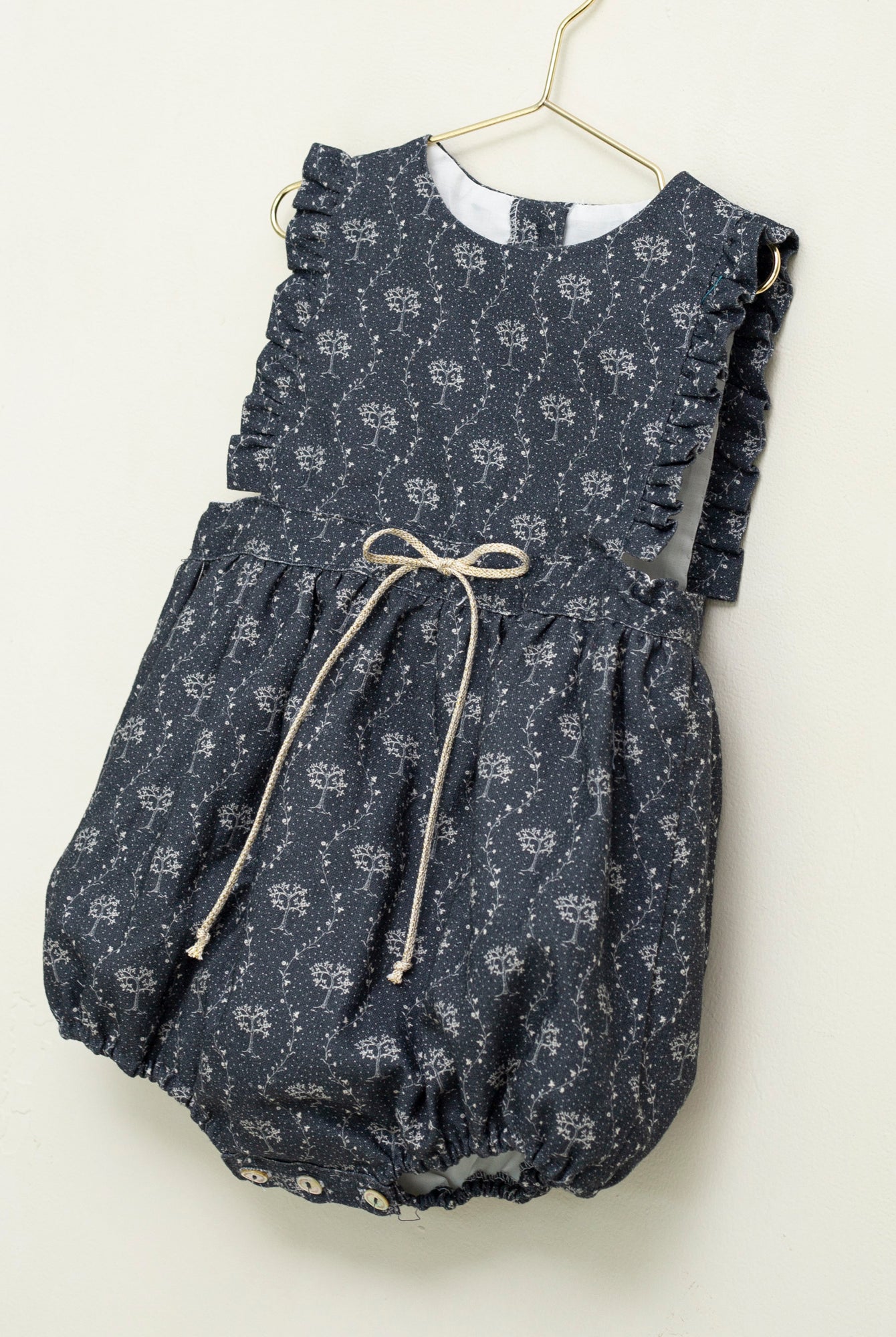 Ranita pichi bebe azul noche con arbolitos de Cosmosophie