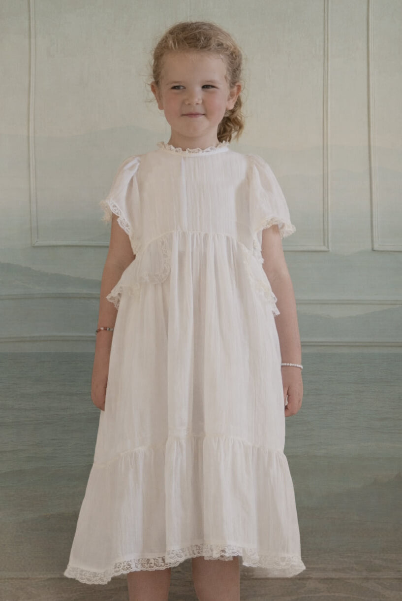 Vestido arras largo en blanco con encajes Cosmosophie