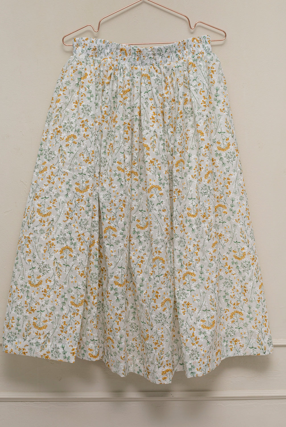 Conjunto para adolescente de top y falda midi en batista bordada blanco y amarillo Cosmosophie