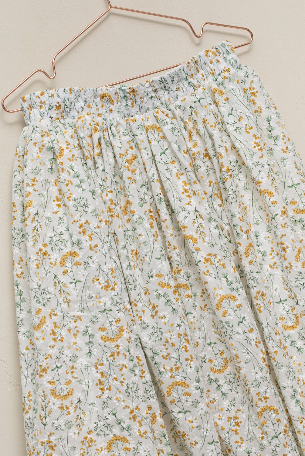 Conjunto para adolescente de top y falda midi en batista bordada blanco y amarillo Cosmosophie