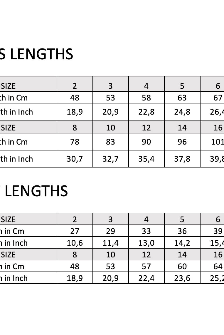 Vestido azul celeste con capita con volantes y lazo negro