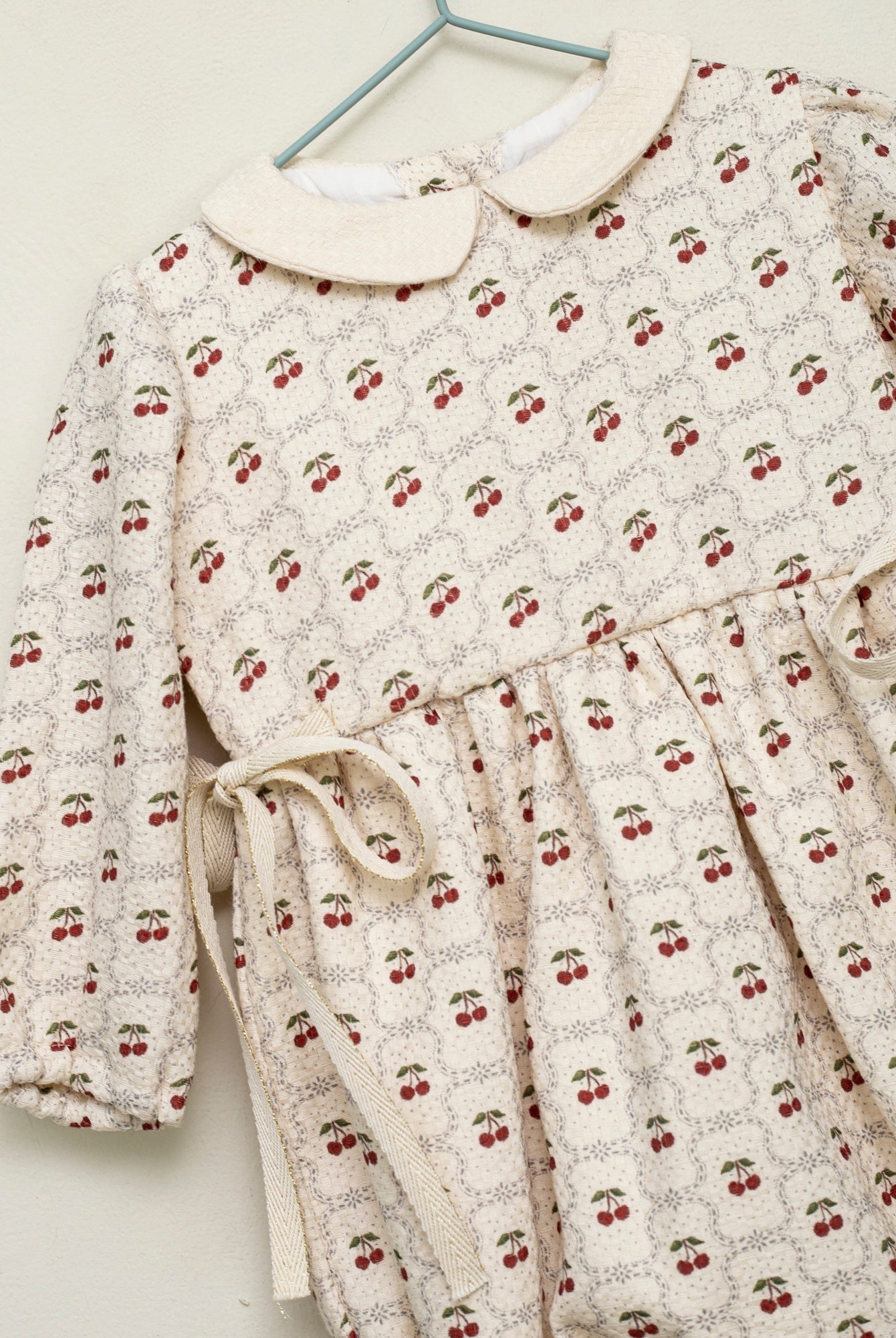 Ranita bebe estampado cerezas de Cosmosophie