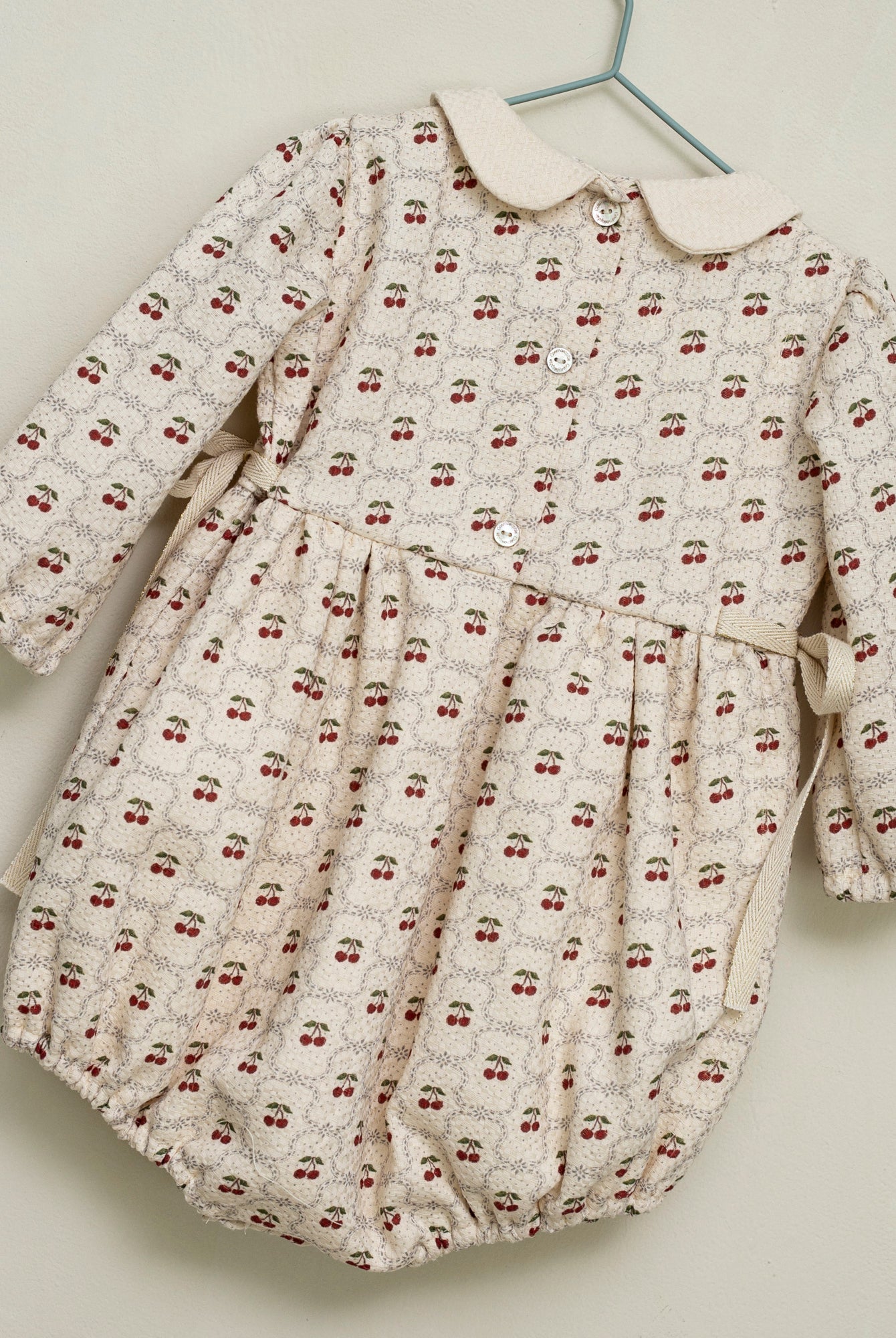 Ranita bebe estampado cerezas de Cosmosophie