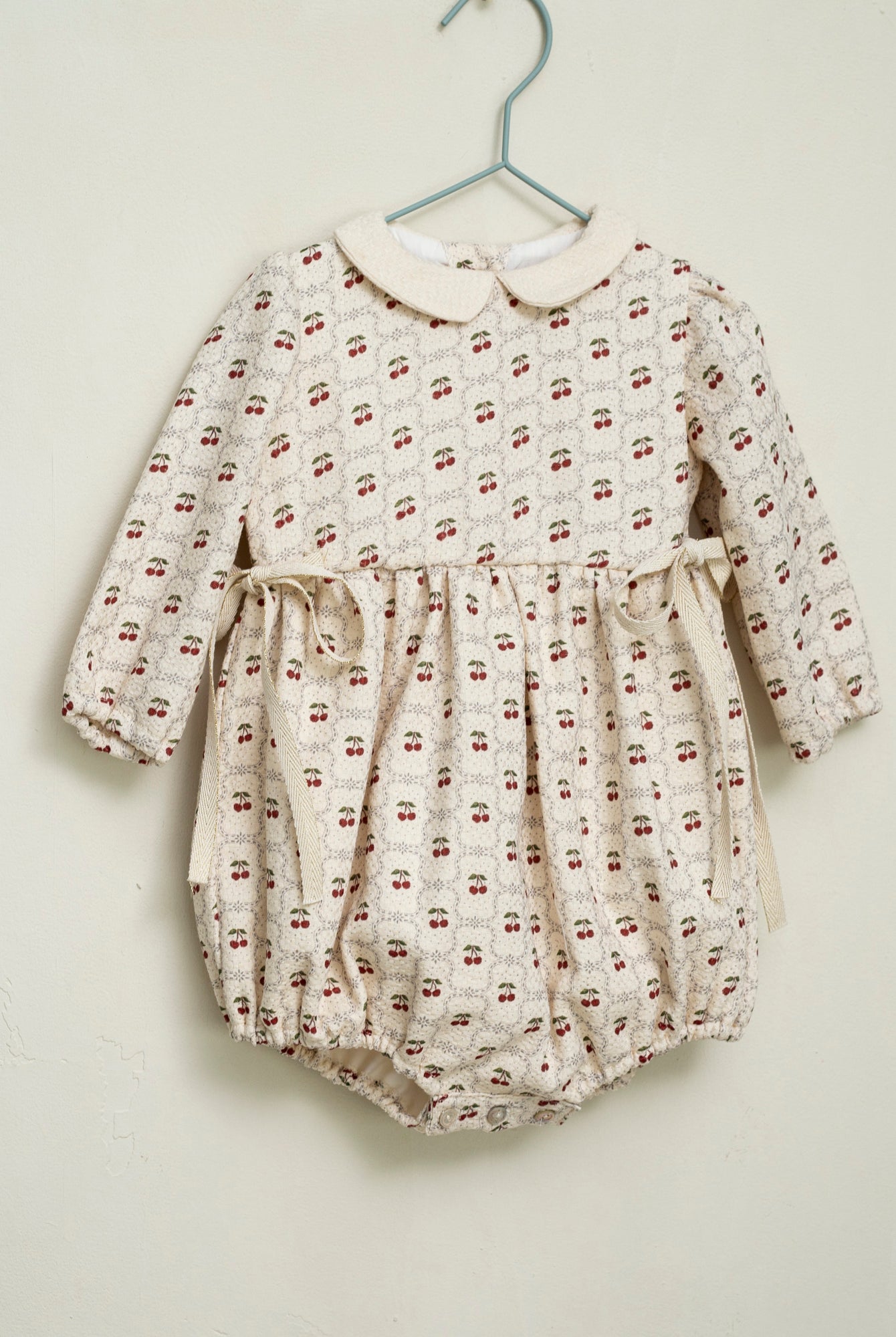 Ranita bebe estampado cerezas de Cosmosophie