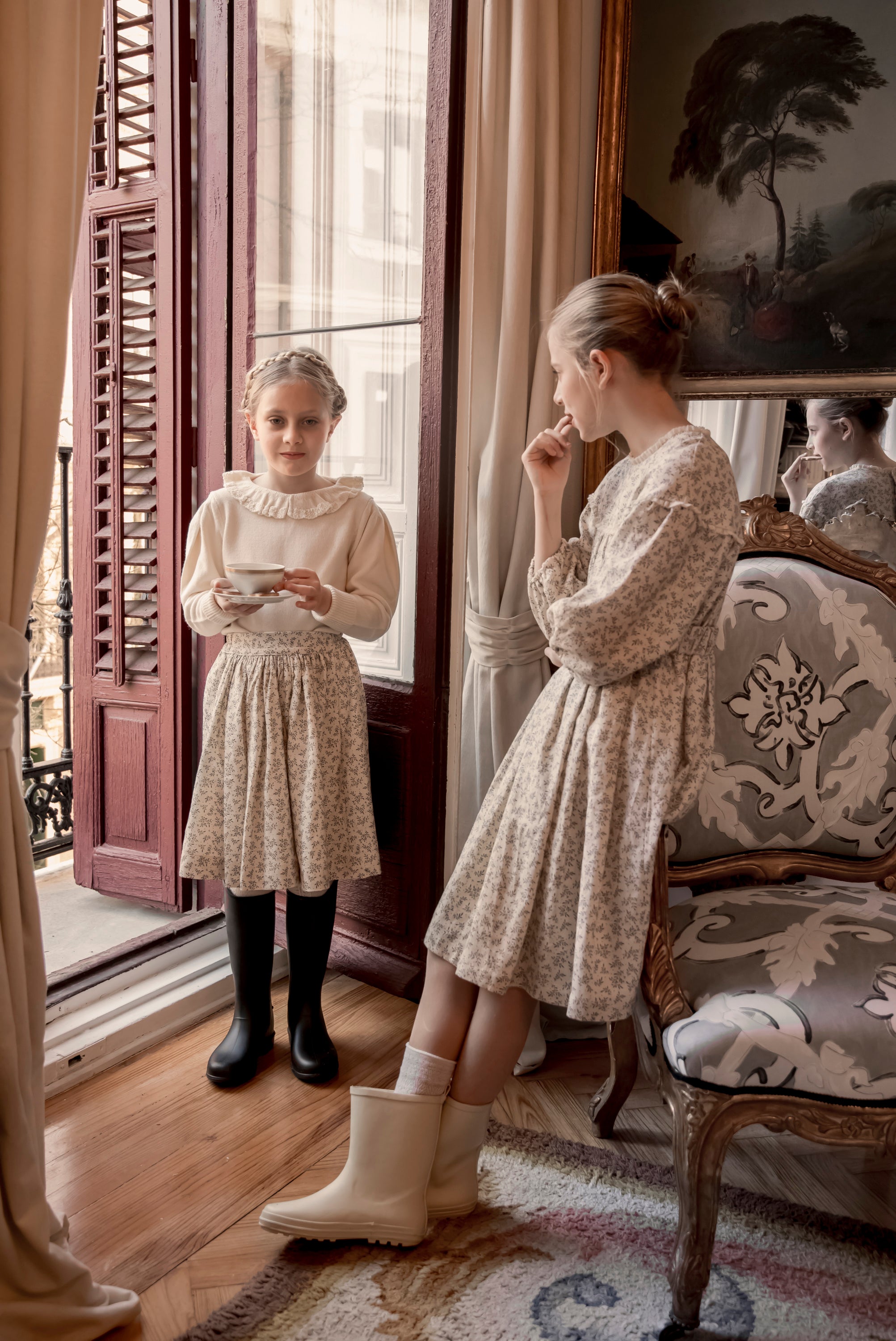 Vestido lino beige con flores azul marino Cosmosophie