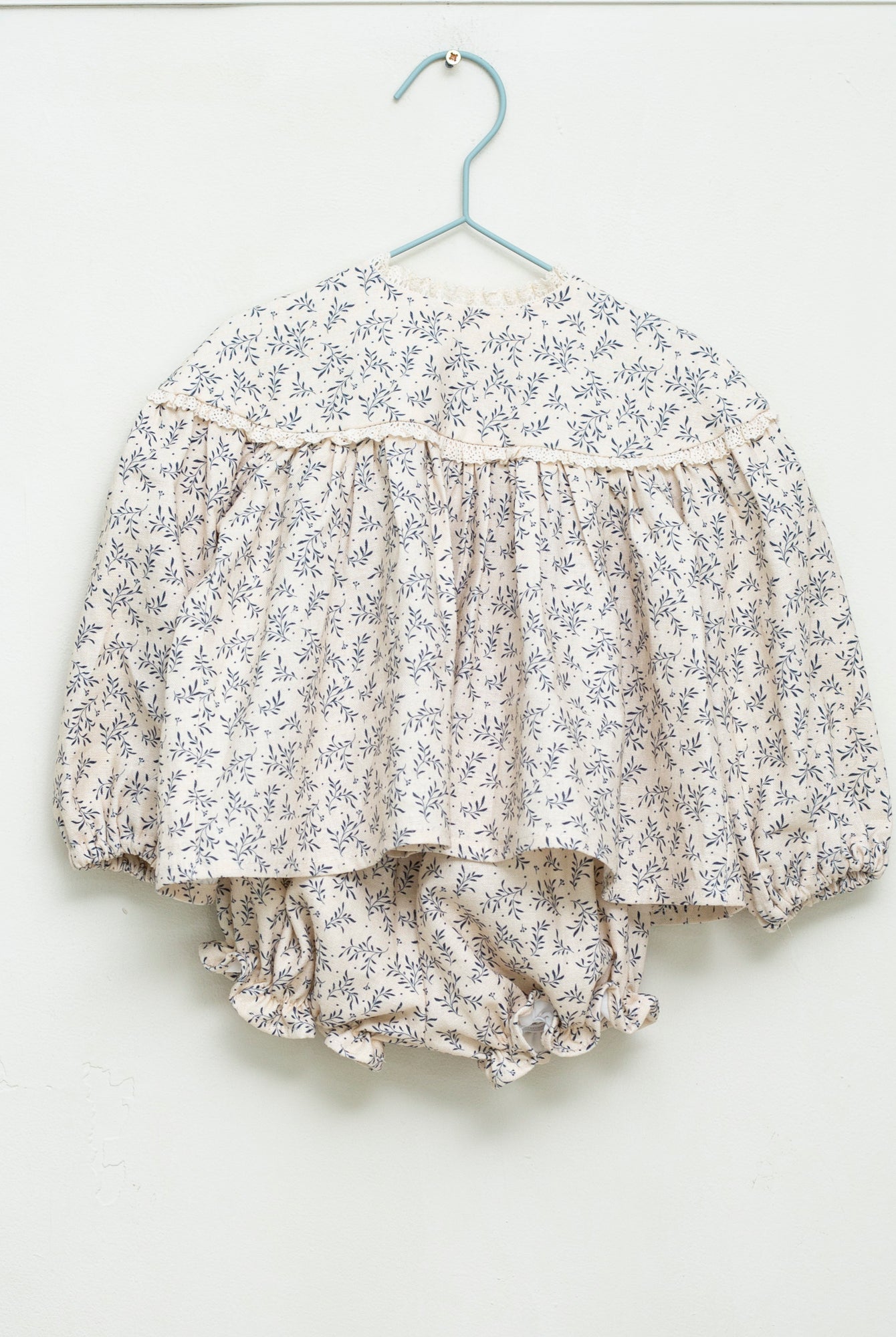 Conjunto bebe lino de flores de cosmosophie