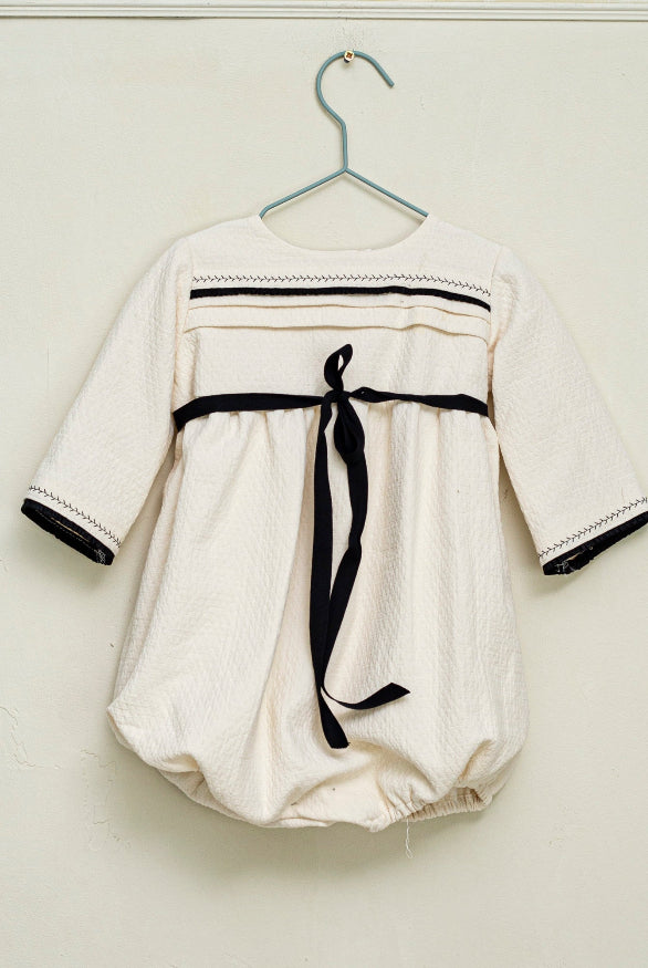 Ranita bebe en crudo con negro Cosmosophie