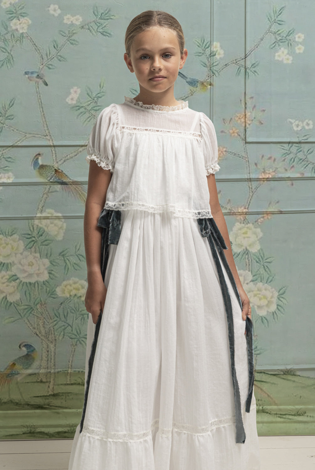Conjunto de Primera Comunion de falda larga y blusa en blanco roto con encaje, Paola. Cosmosophie.
