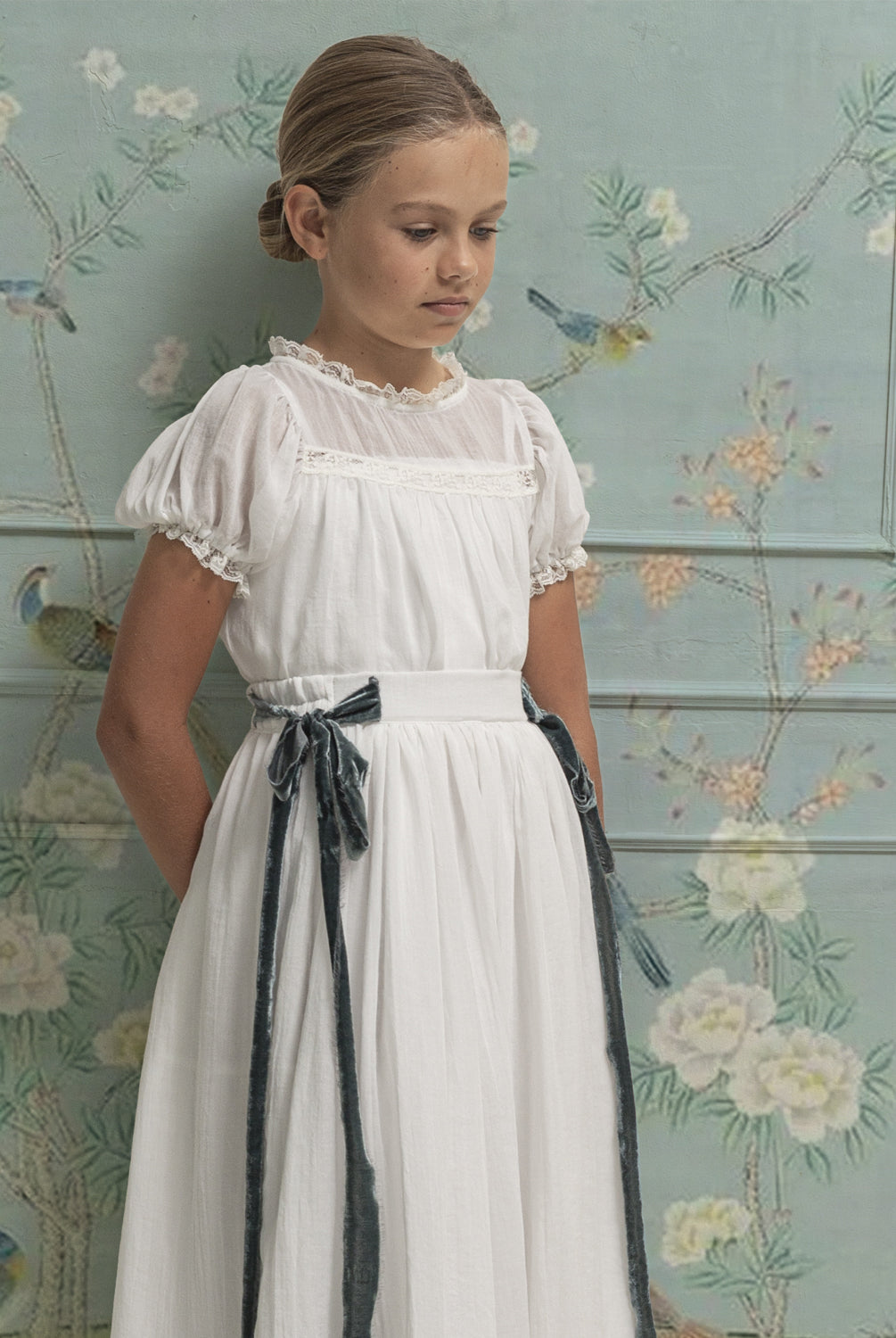 Conjunto de Primera Comunion de falda larga y blusa en blanco roto con encaje, Paola. Cosmosophie.