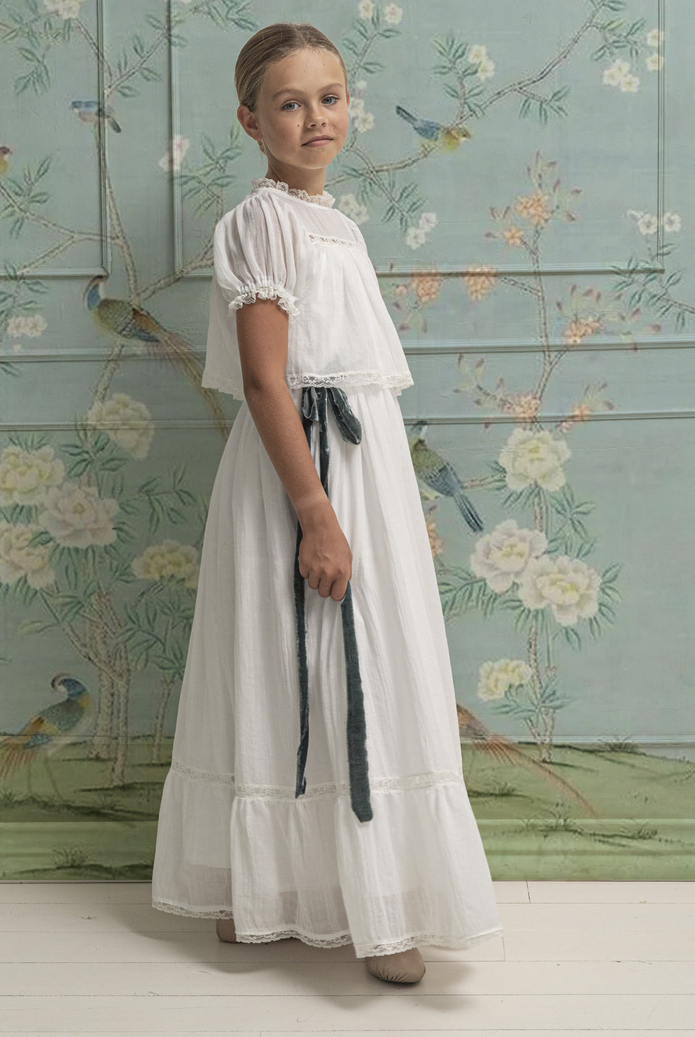 Conjunto de Primera Comunion de falda larga y blusa en blanco roto con encaje, Paola. Cosmosophie.