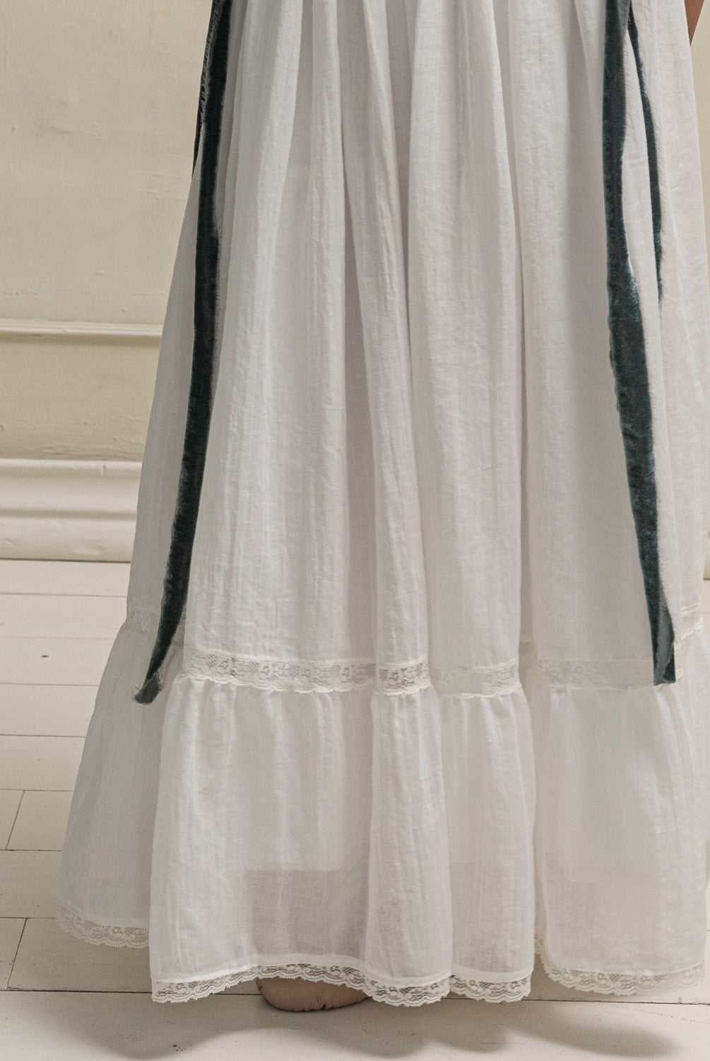 Conjunto de Primera Comunion de falda larga y blusa en blanco roto con encaje, Paola. Cosmosophie.