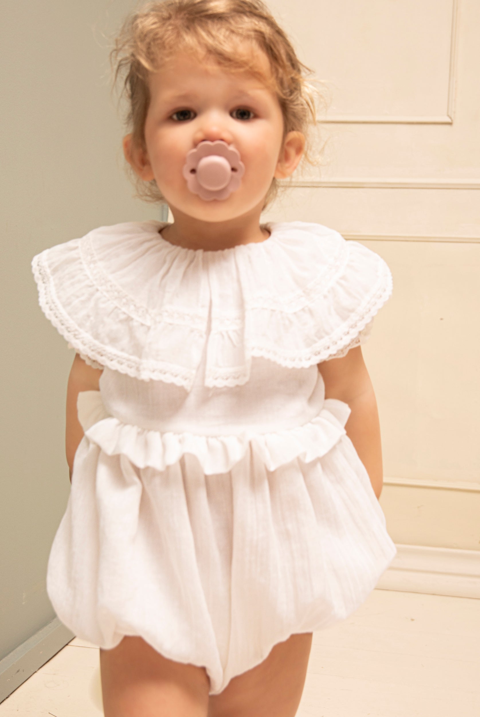 Ranita de Bautizo para bebe en blanco Yves de Cosmosophie